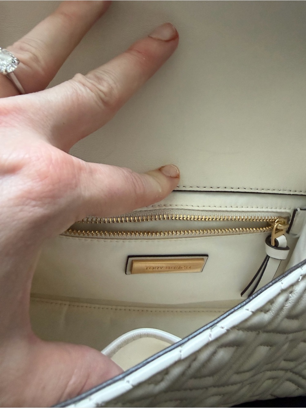 Tory Burch Cream Quilted Leather Crossbody with Gold Chain - Picture 4 of 5
